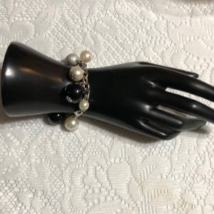 ** 3/$21 **  Vintage style silver, black & white bead bracelet